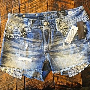 Miss Me Easy Short size 27